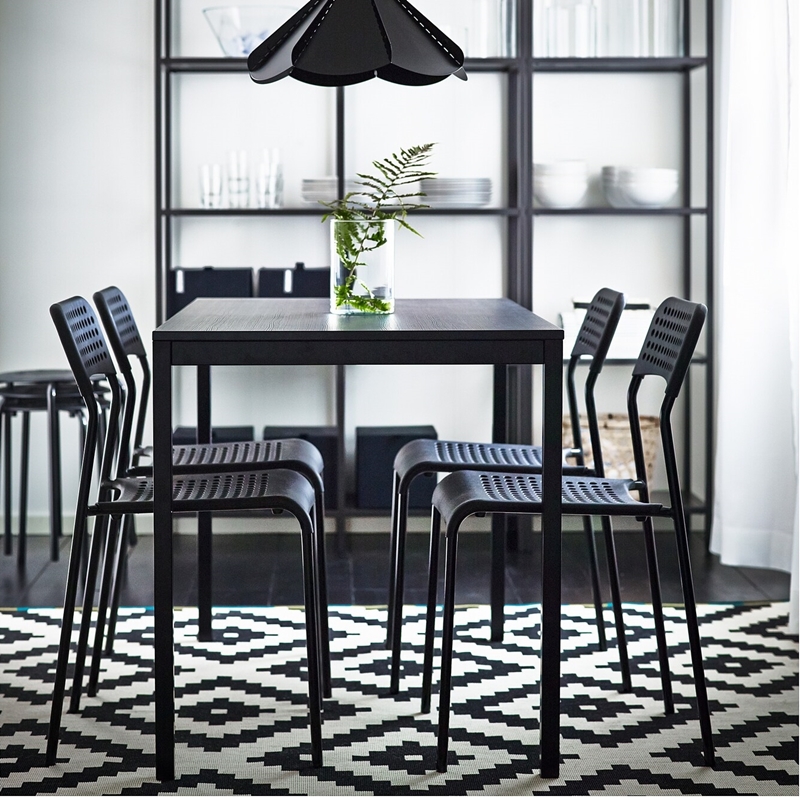 โต๊ะกินข้าว Ikea รุ่น  TÄRENDÖ