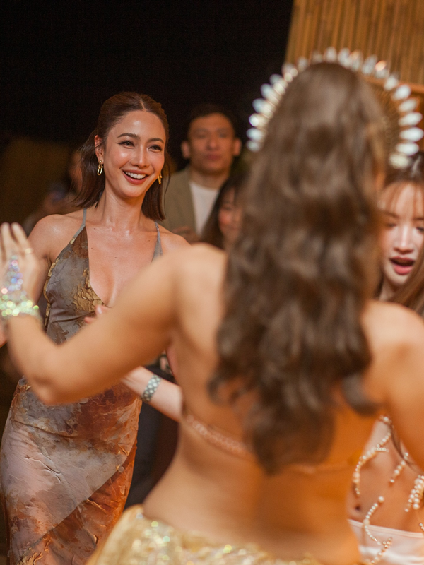 เพื่อนดาราร่วมยินดี แต้ว ณฐพร เปิดบาร์พัทยา