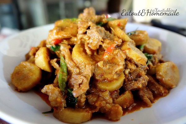 แกงเนื้อใส่กล้วยน้ำว้าดิบ 