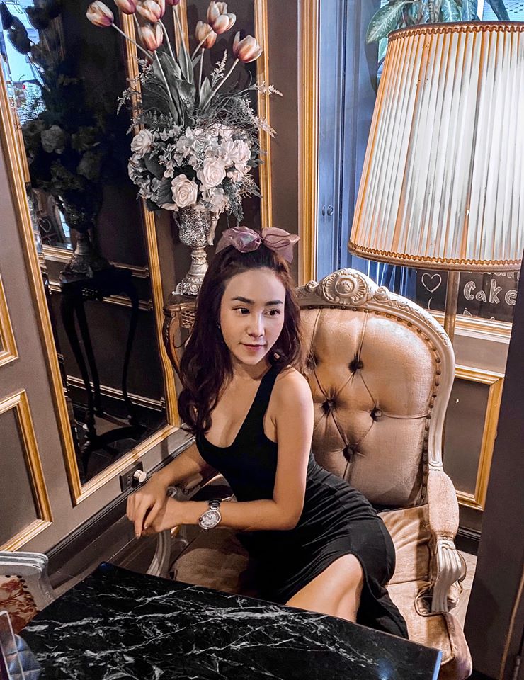 ชมพู่ ชลชญา
