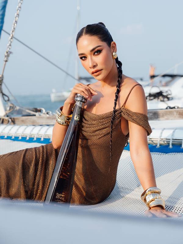 พลอย เฌอมาลย์