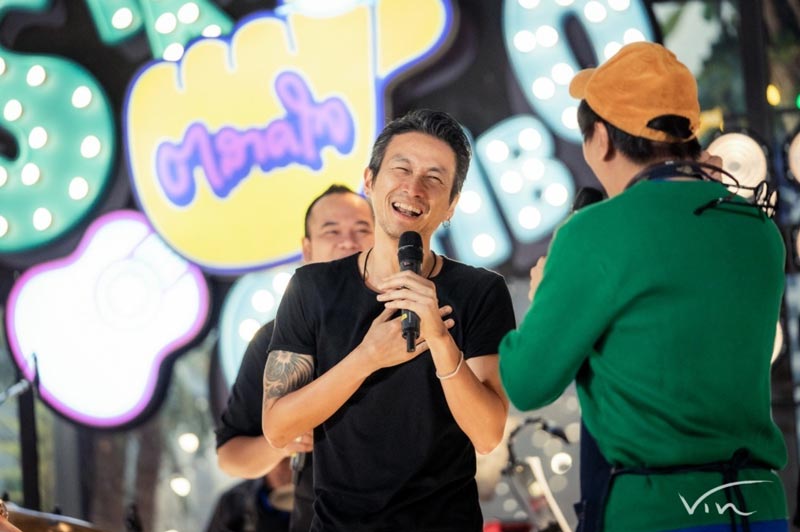 ตูน บอดี้สแลม ค่อม ชวนชื่น