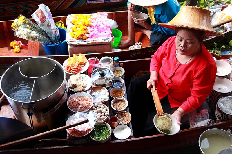 ก๋วยเตี๋ยวเรือ ที่ตลาดน้ำดำเนินสะดวก ราชบุรี