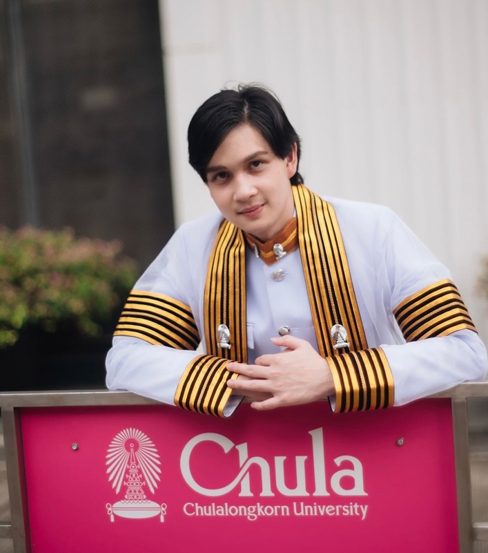 น้องเน็ต ลูกชาย น็อต-กวาง เป็นตัวแทนบัณฑิต ทูลเกล้าฯ ถวายพวงมาลัย กรมสมเด็จพระเทพฯ