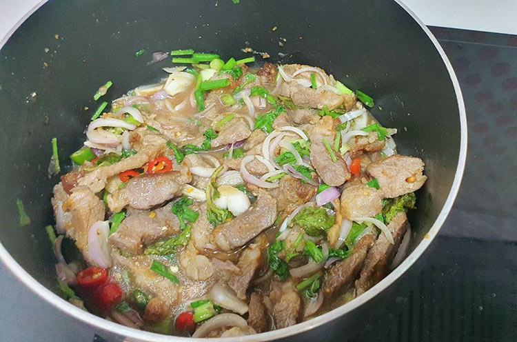 วิธีทำน้ำตกหมู เมนูอาหารอีสาน