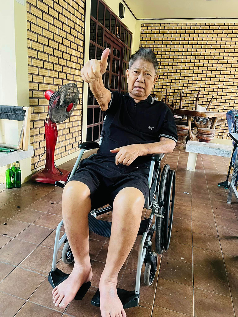  ครูชลธี ธารทอง