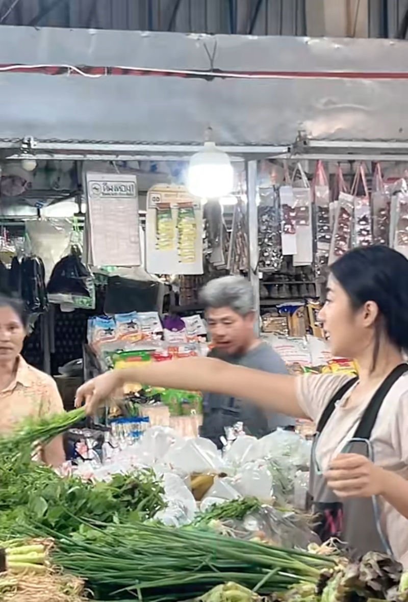 แม่ค้าสวย