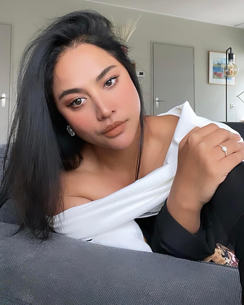 นักร้องสาวลงรูปคู่ ดิว อริสรา ส่งกำลังใจกลางมรสุม