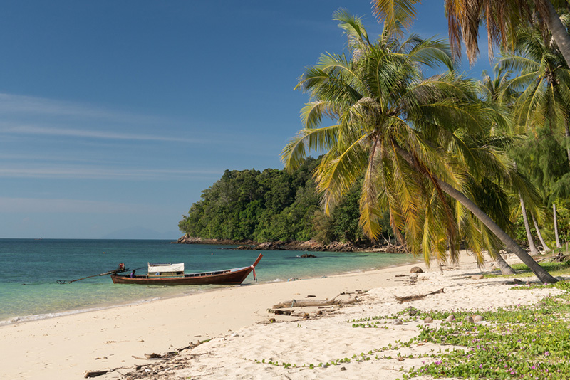 ชายหาดเกาะบุโหลนเล จ.สตูล