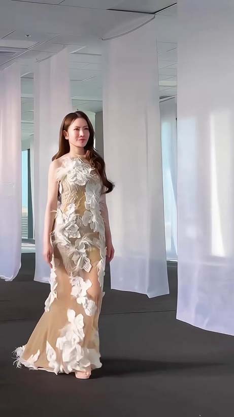 แอฟ ทักษอร สวยจึ้ง กับแฟชั่นชุดเดรสซีทรูลายลูกไม้สุดบาง