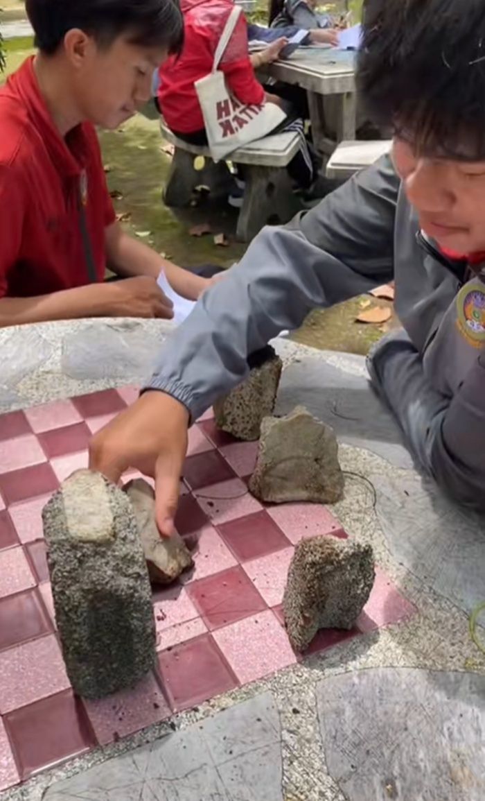 เล่นหมากฮอส