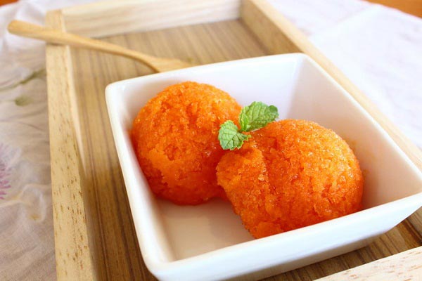 ไอศกรีมฟักข้าวเสาวรส