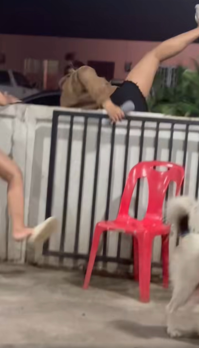 ร้องข้ามกำแพง