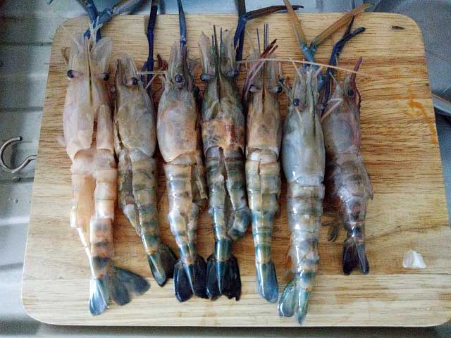 กุ้งอบเนยกระเทียม