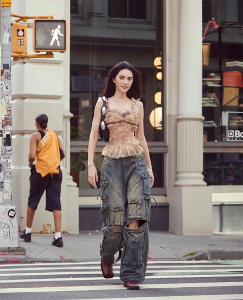 ใหม่ ดาวิกา ชุดเวียดนาม