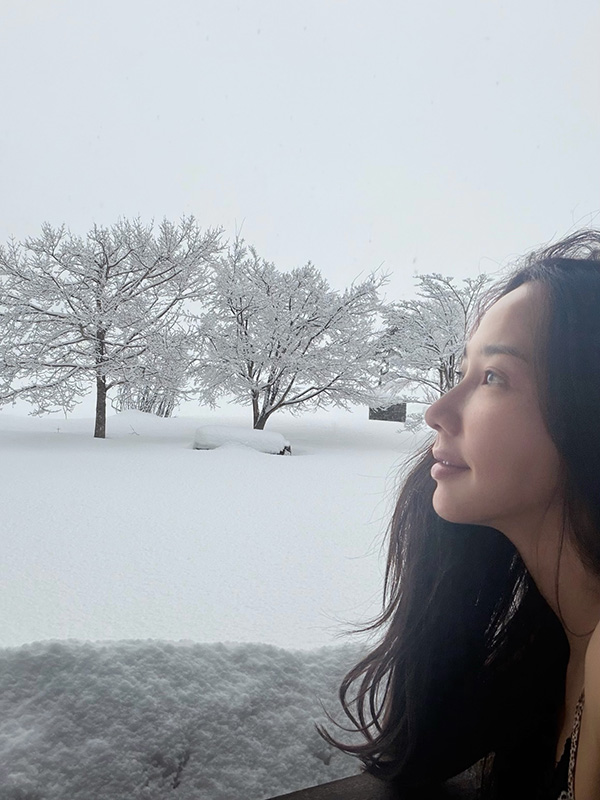 อั้ม พัชราภา สลัดผ้าแช่ออนเซ็นกลางหิมะ