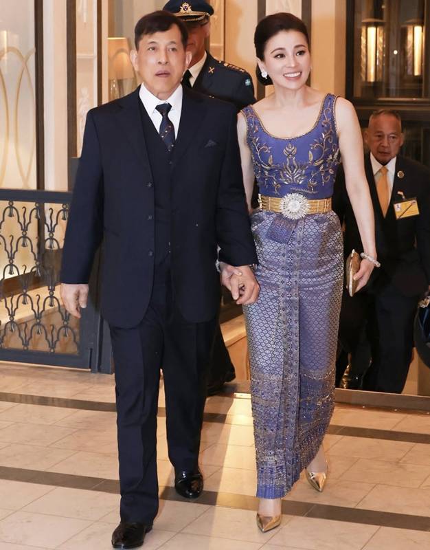 ในหลวง - พระราชินี