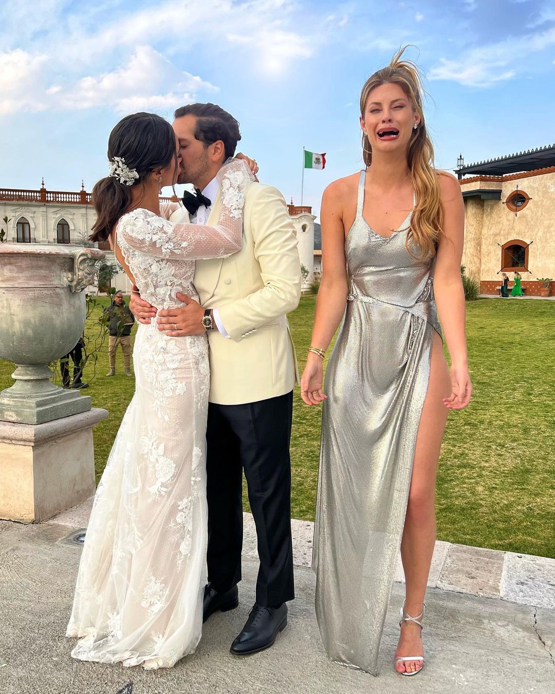 เพื่อนแต่งงาน