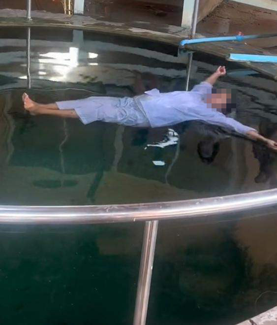 แม่ชีลอยน้ำ