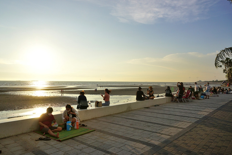 หาดบางแสน ยามเย็น