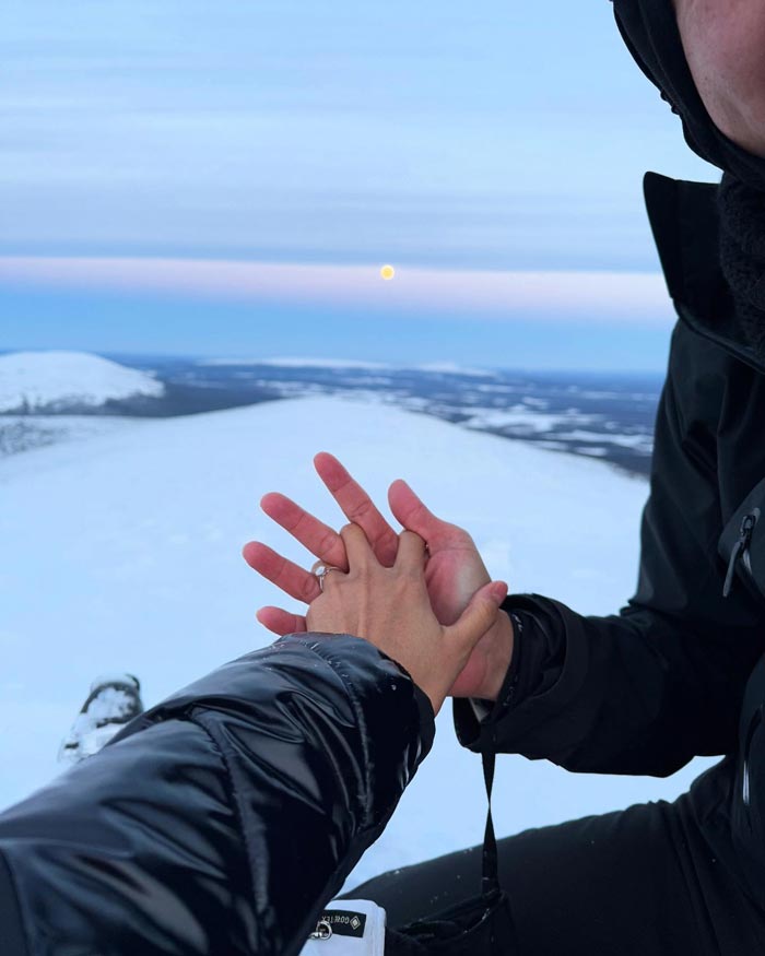 วิน Sqweez Animal คุกเข่าขอแฟนแต่งงาน