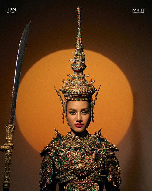 โอปอล สุชาตา ในชุดประจำชาติ สยามมานุสตรี สุดอลังการ สู้ศึกเวที Miss Universe 2024