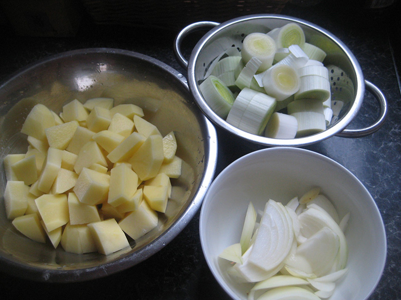 ซุปมันฝรั่งกับกระเทียมต้น เมนู Leek & Potato Soup เมนูซุป อาหารฝรั่ง สูตรอาหาร