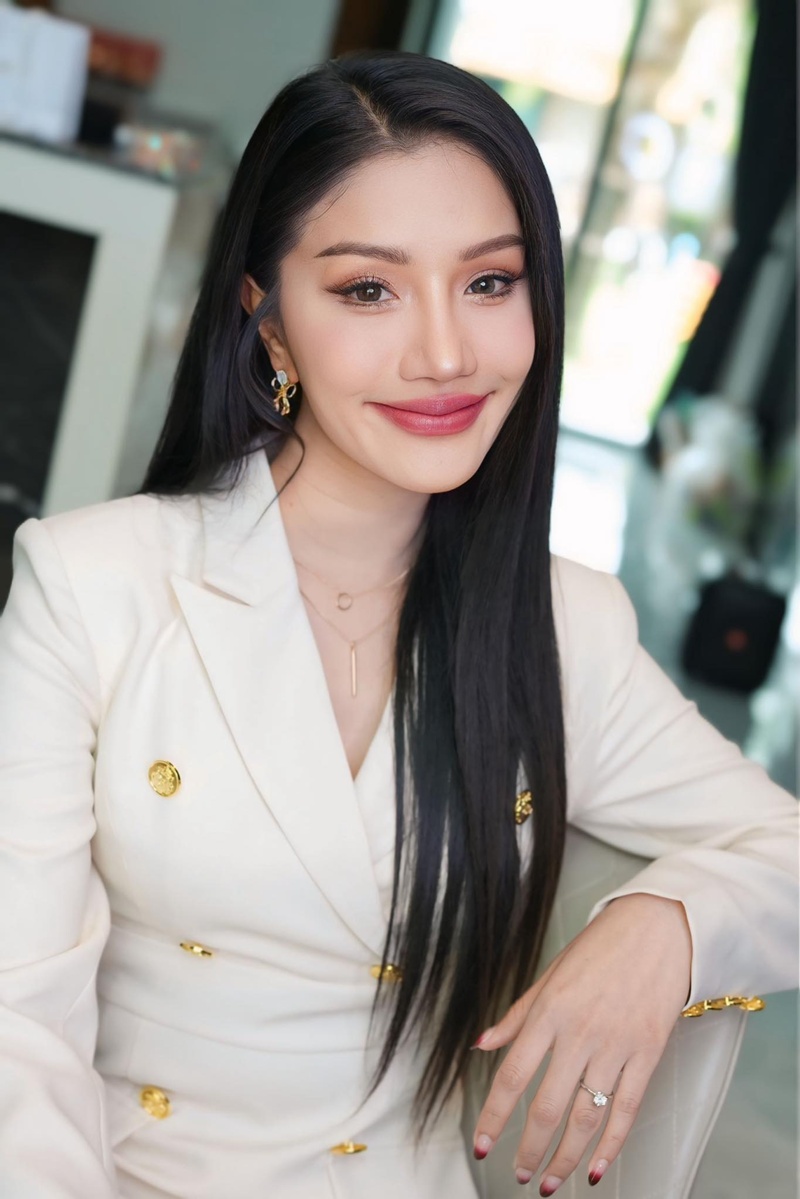 แพรวพราว แสงทอง