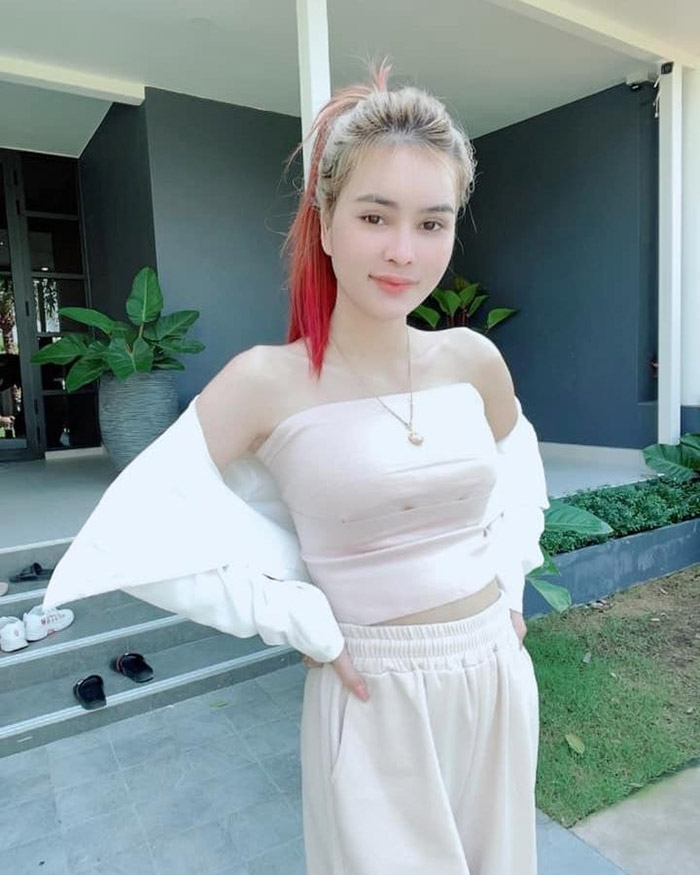 เอ๋ มิรา