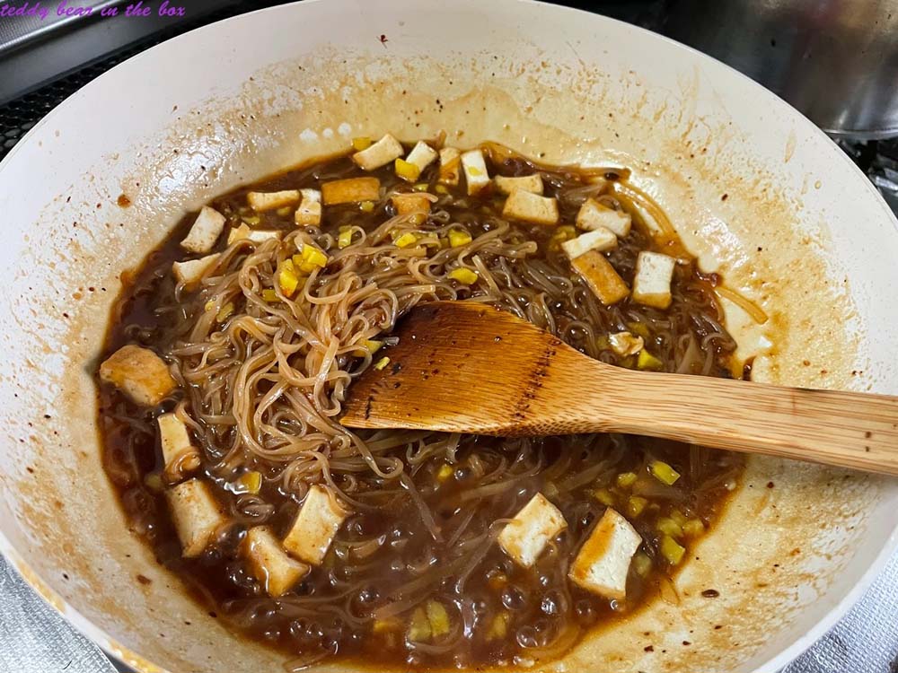 ผัดหมี่โคราช
