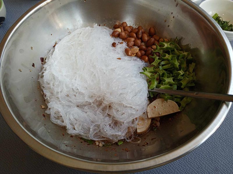 วิธีทำยำวุ้นเส้นง่าย ๆ