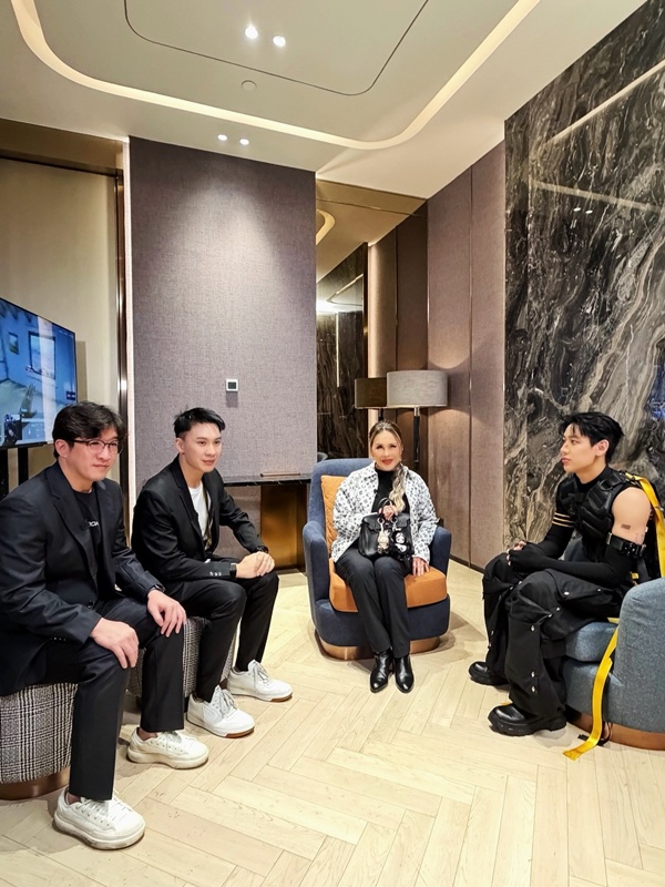 ทูลกระหม่อมฯ ทรงโพสต์พระรูปคู่ แบมแบม GOT7 