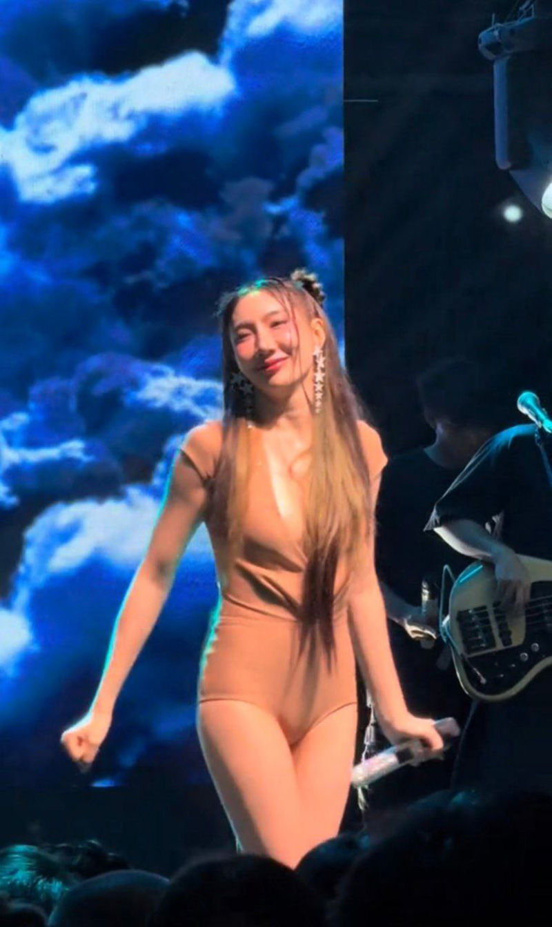 เบนซ์ พริกไทย เจอดราม่า คนติงชุดขึ้นเวที 