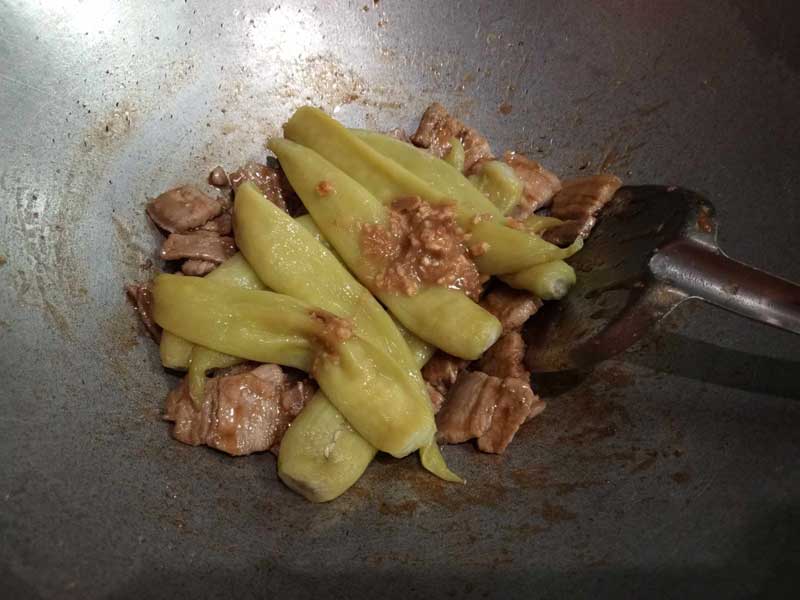 วิธีผัดพริกหนุ่ม