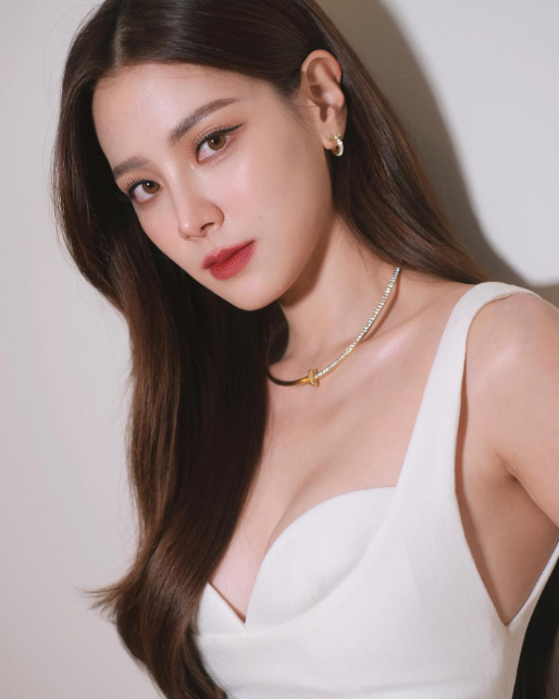 ใบเฟิร์น พิมพ์ชนก แต่งหน้า