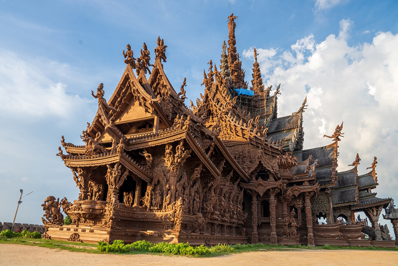 ที่เที่ยวเดือนสิงหาคม 2568 ปราสาทสัจธรรม พัทยา จังหวัดชลบุรี