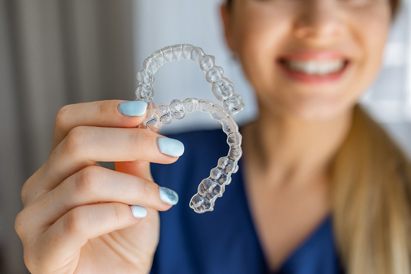 จัดฟันใส invisalign
