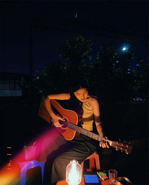 เมรี คำภีร์ ประวัติ