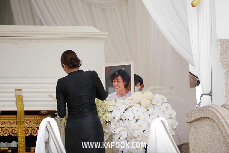บีบหัวใจ น้องวันใหม่ ร่ำไห้กล่าวอาลัย คุณแม่งามทิพย์