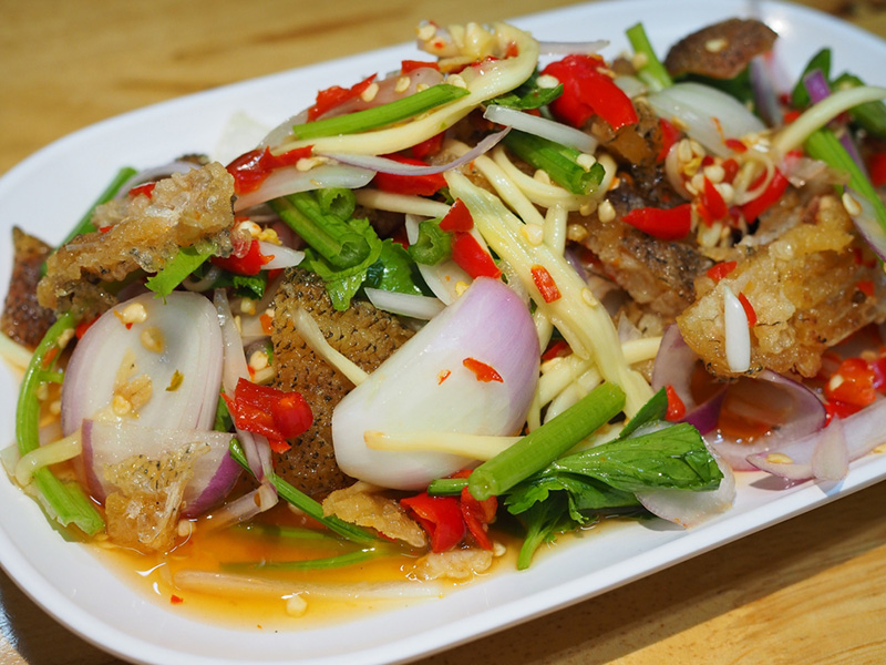 ยำปลาสลิดมะม่วง เมนูปลาสลิด รวมสูตรเมนูปลาสลิด อาหารไทย สูตรอาหาร