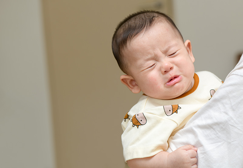 เด็กร้องกลั้นต้องทำยังไง ทำความเข้าใจพร้อมหาวิธีแก้ ก่อนจะเป็นอันตรายต่อลูก