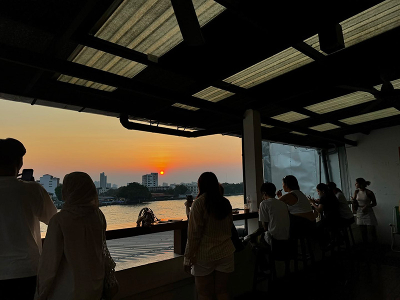 คาเฟ่ริมน้ำ 2568 บรรยากาศร้าน Woodbrook Bangkok