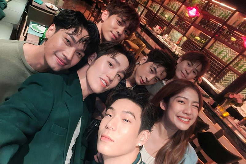 โอบ โอบนิธิ มะปราง อลิสา แชะภาพร่วมเฟรม แก๊งเพื่อน