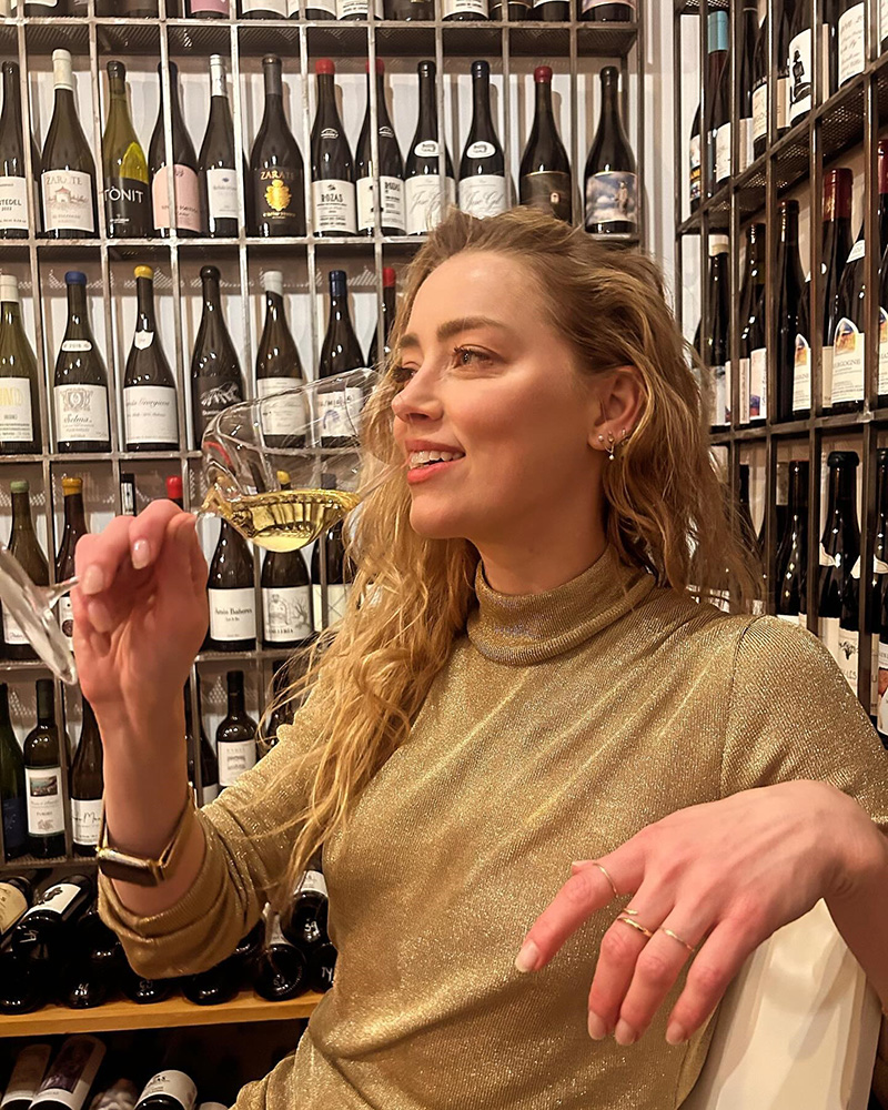 แอมเบอร์ เฮิร์ด โพสต์แฮปปี้ เพิ่งคลอดลูกแฝด