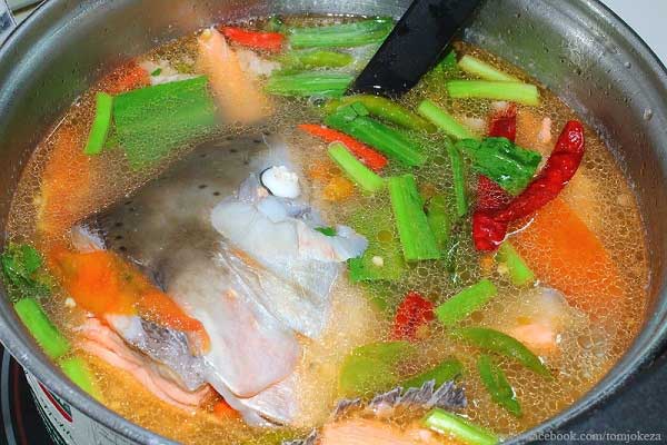 ต้มยำปลาแซลมอน