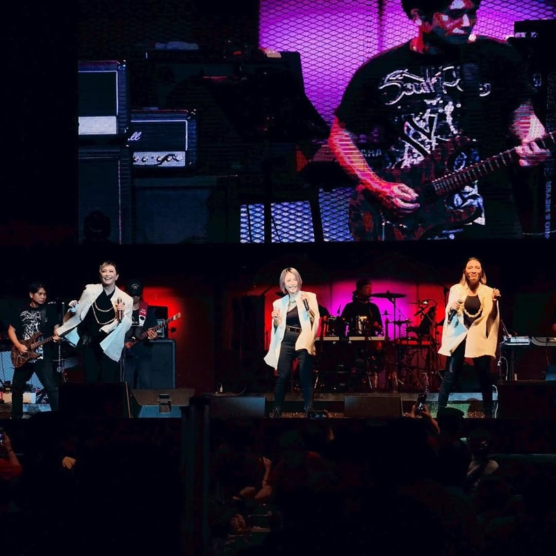 แอม เสาวลักษณ์ รวมตัวแก๊งสาว สาว สาว พร้อมแคปชั่นโบ๊ะบ๊ะฮาลั่น