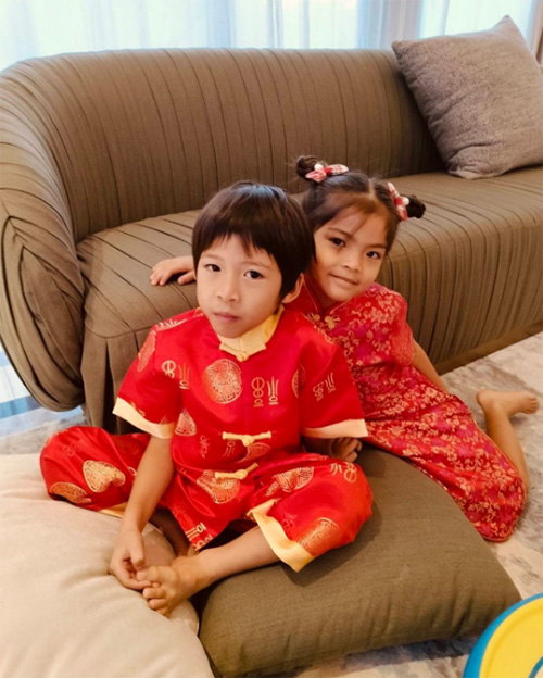 น้องมีก้า-น้องมีญ่า ลูกแฝดดารา