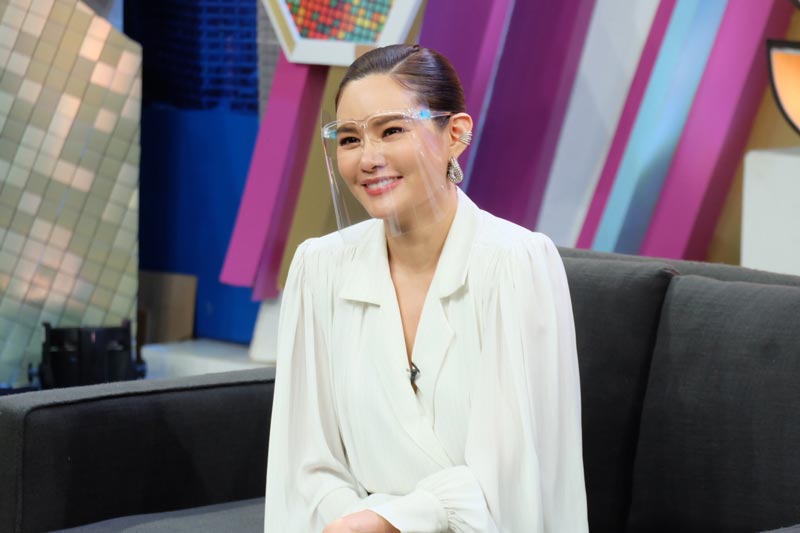 หญิง รฐา