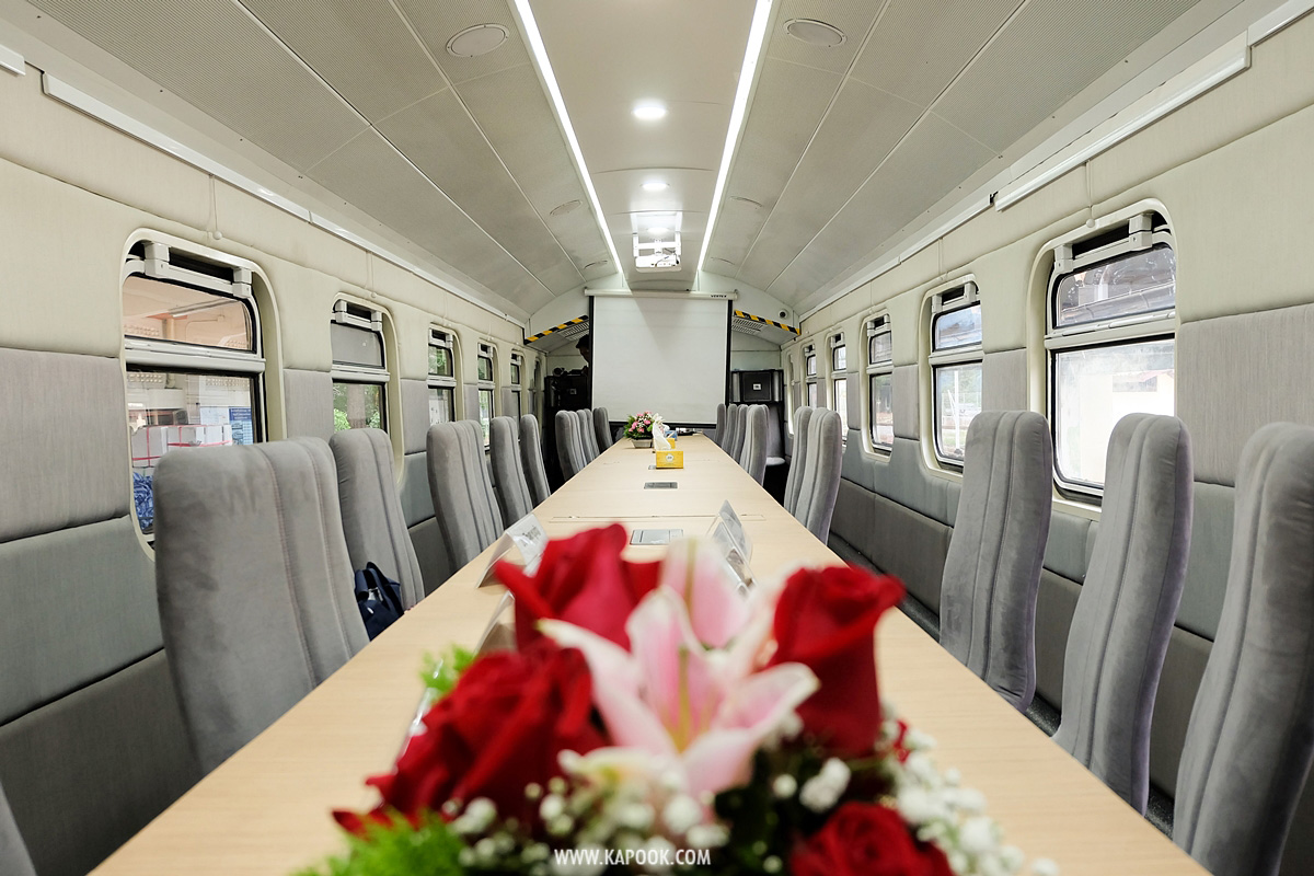 นั่งรถไฟไปหัวหิน