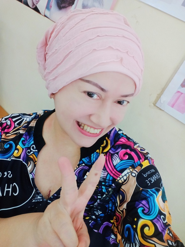 อัปเดตภาพ แหม่ม อลิษา ล่าสุด โกนหัวสู้มะเร็งปอดลามระยะ 4